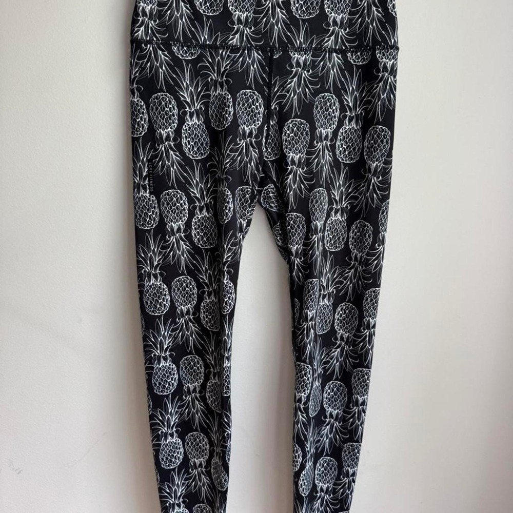 Love Fitness black leggings with white pineapple print #pineapple #tropical